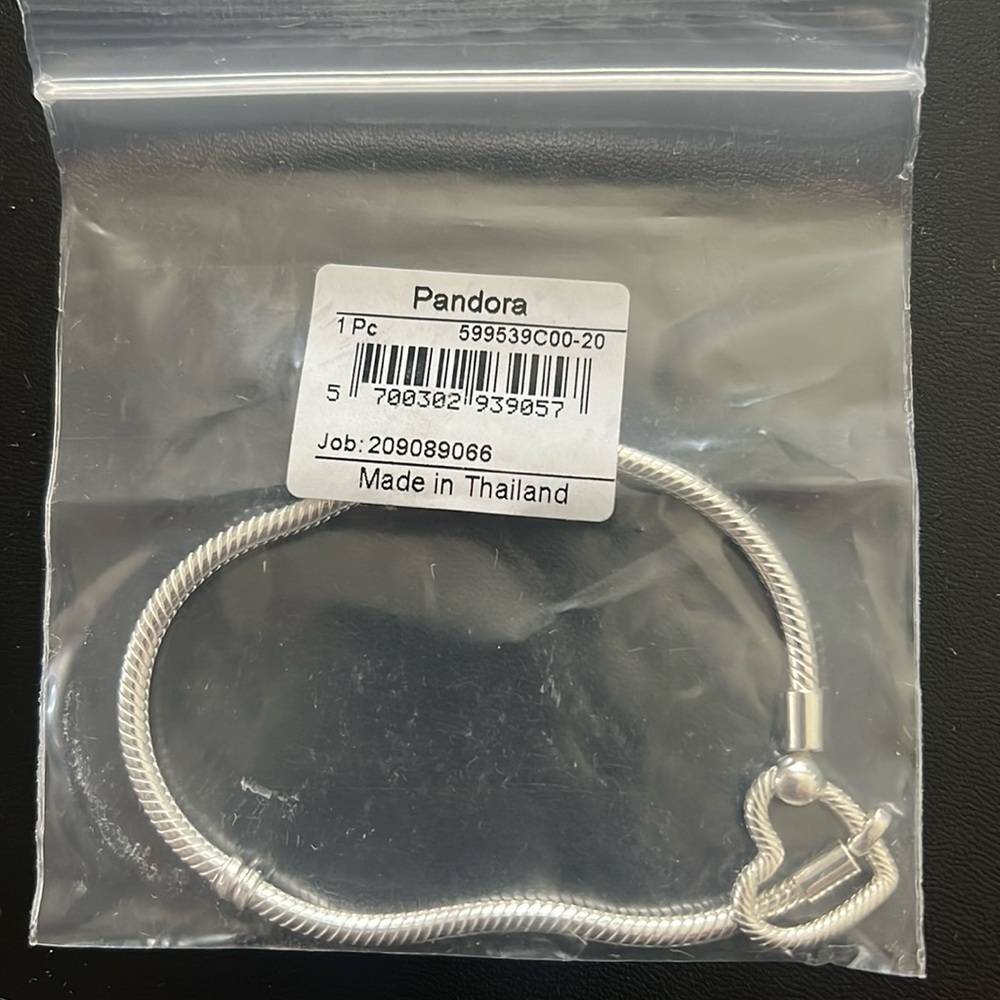 Brand New Pandora Silver Bracelet size 7.9 in